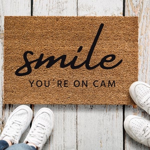 Fußmatte Lustig, Smile you&#39;re on cam, Fußmatte Spruch, Türmatte, Kokosmatte, Fußmatte Kokos, Geschenk zum Einzug