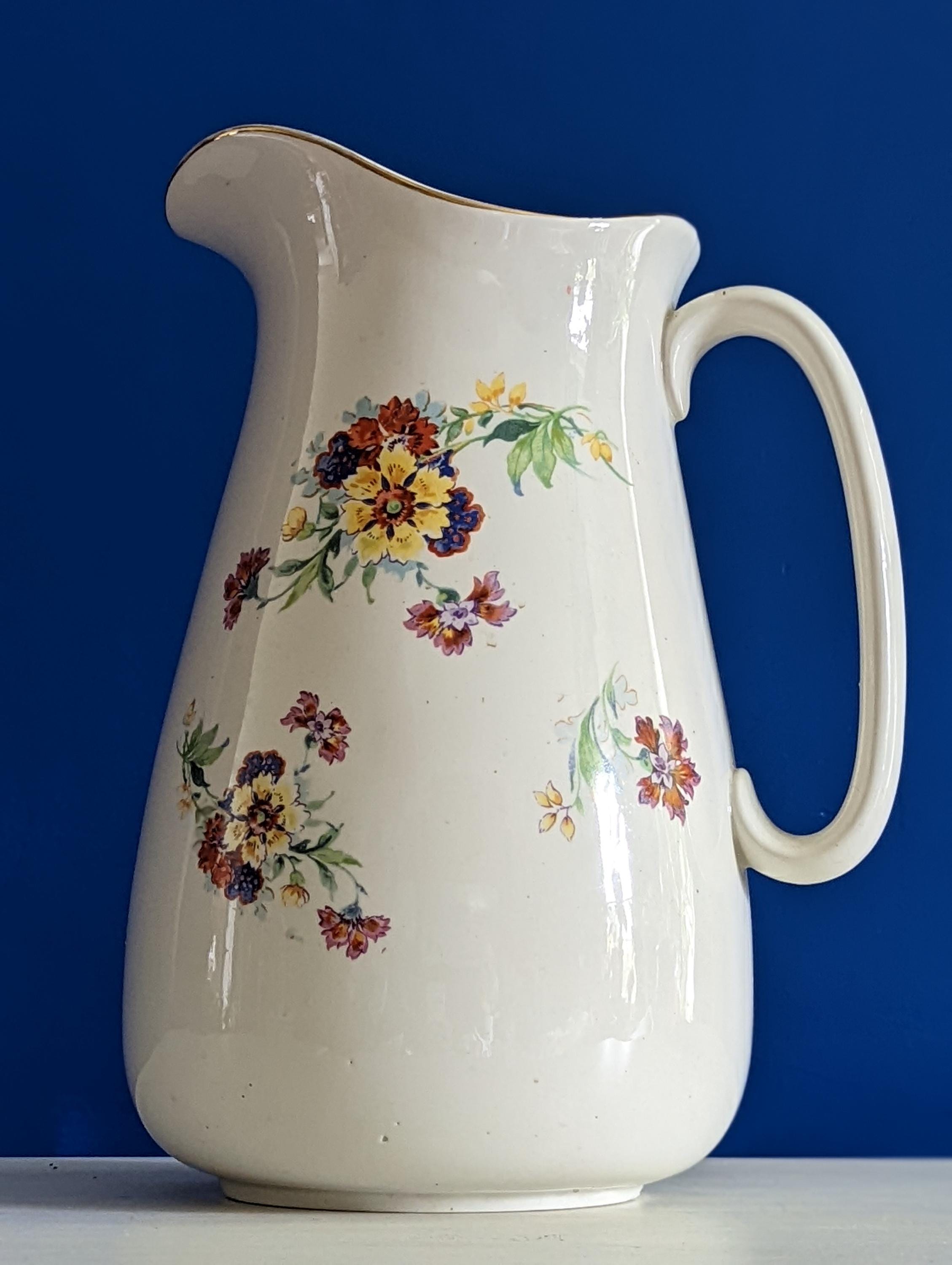 青磁 陶器 水差し 花模様 花柄装飾 陶器 @ピッチャー 水差し 花瓶