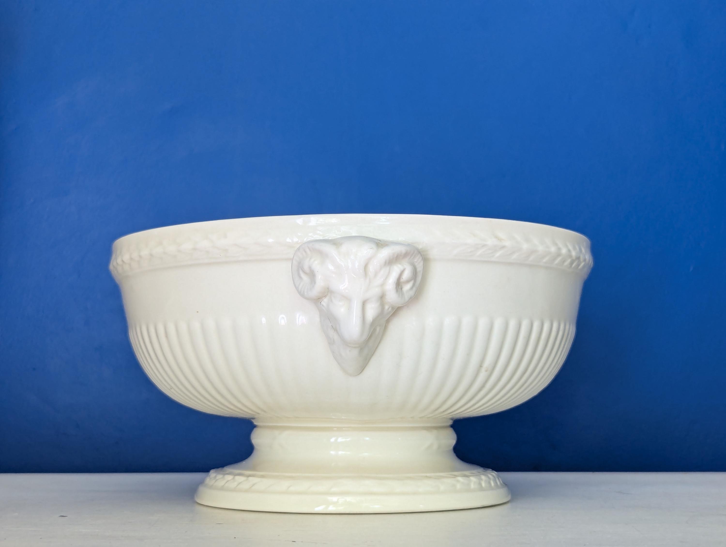 食器  EDME Queen's Ware Collection Antique Wedgwood Edme Bowl: Queen's Ware Rams Head Footed Serving