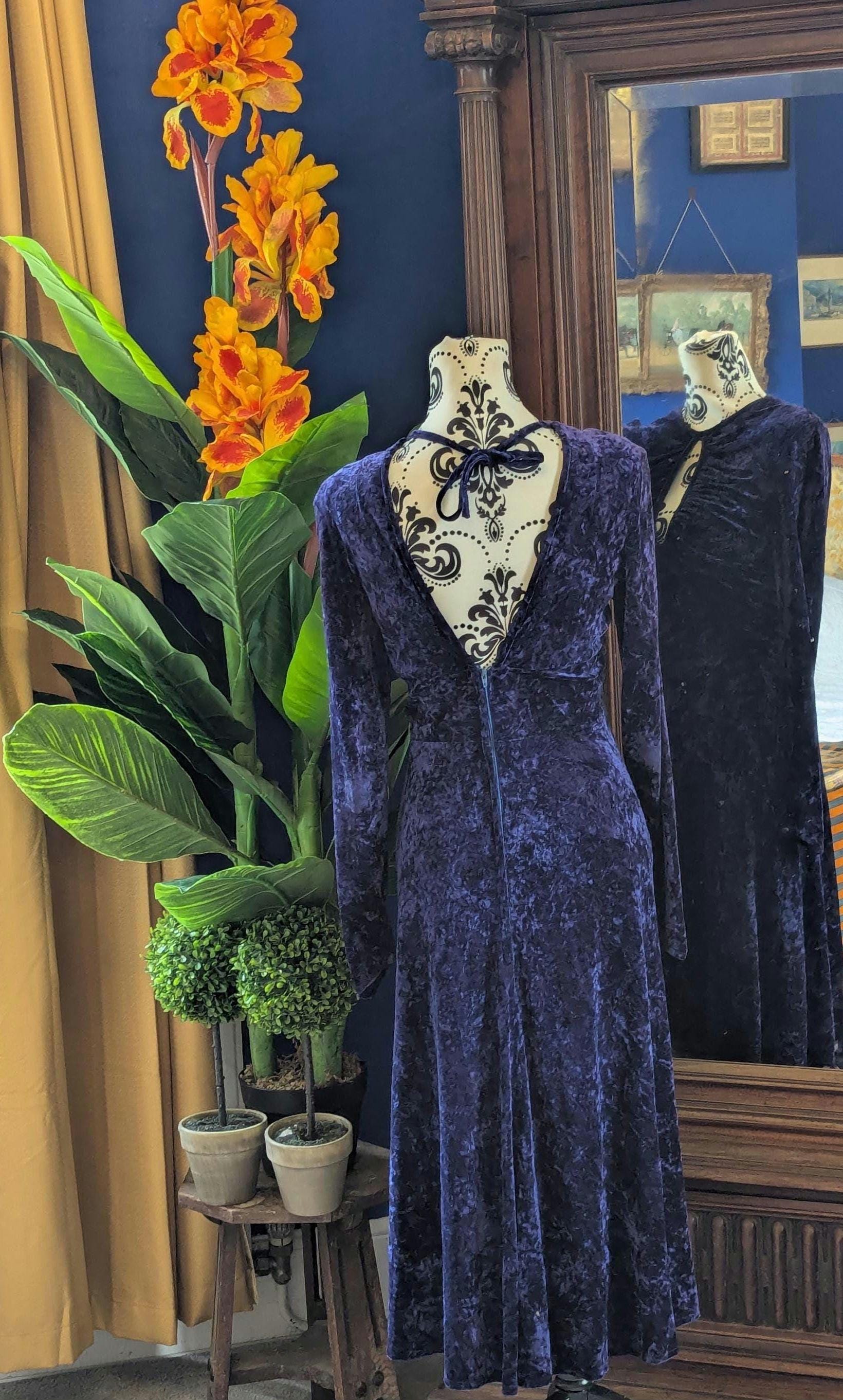 Vintage Electric Blue Velvet Dress – 1980s Midi, Keyhole Neckline, UK 6-8