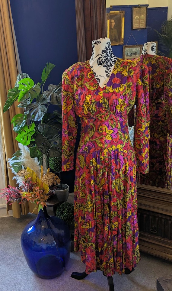 90s rayon dress Vintage Milanzo Floral Midi Dress: 80s-90s Bold Print (UK 8-10) Size:Xlarge Product Description Few PinholesDecade Size-S halterneck evening dress with