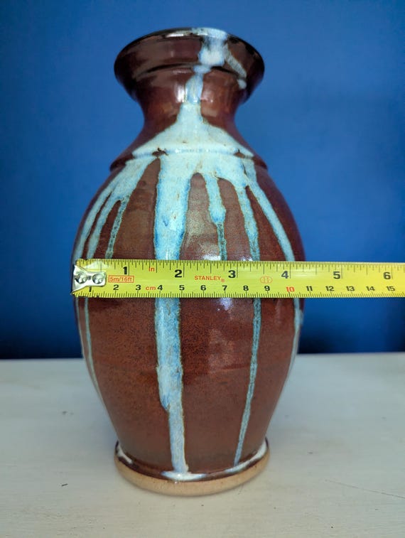 ハンドメイドスタジオ陶器の花瓶：青と白のドリップ釉、EDサイン入り