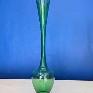 Tall Scandinavian Mid Century Green Glass Bud Vase – Hand-Blown Glossy Art Glass – 15&quot; Vintage Vase – 1960s Studio Glassware