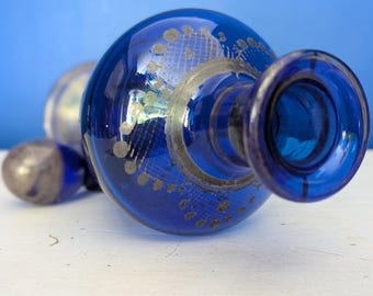 ヴィンテージ コバルトブルー ガラス デキャンタ：シルバー