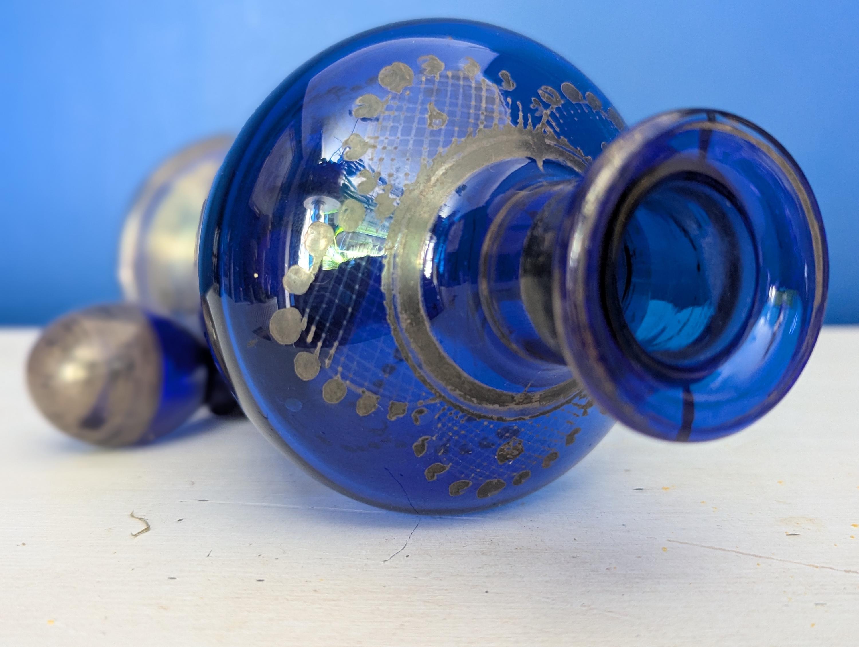 ヴィンテージ コバルトブルー ガラス デキャンタ：シルバー