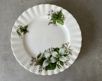 Vintage Royal Albert Trilliun dessert plates  Elegant - Collectible Tableware Christmas gift  retro lover