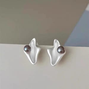 Baroque Pearl Stud Earrings – Modern Abstract 925 Sterling Silver Jewelry, Unique Organic Pearl Earrings for Women, Bridal Gift Idea