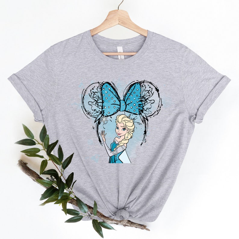 a t - shirt with a picture of a frozen princess on it