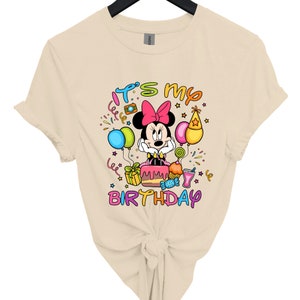 a t - shirt with a minnie mouse on it