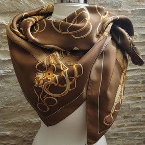 HERMÈS Scarf &quot;PROFILÉ&quot; S.Merry Vintage Silk twill hand-hemmed 86x89 cm in very good condition with label
