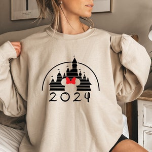 Disney Castle Sweatshirt, Disney Family Sweatshirt, Disney Vintage, Retro Disney Apparel, Disney Park Hoodie, Castle Hoodie, Disney Castle