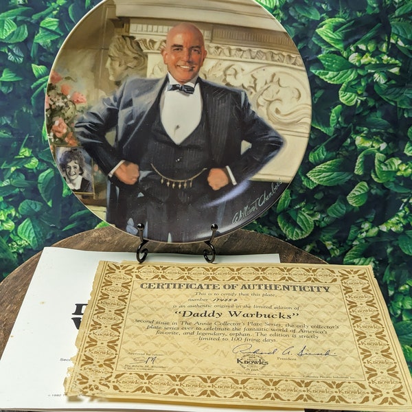 Very Good Knowles Certificate of Authenticity in box Little Orphan Annie Daddy Warbucks Collectors Plate 2nd edition Plate 17405DE Free Ship