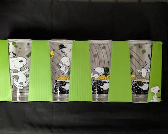 Nuevo y raro juego vintage de 4 vasos para beber de 16 oz con diseño de cacahuetes irlandeses de San Patricio, Snoopy, trébol y olla de oro, envío gratis.