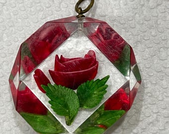 Colgante vintage de rosa de lucita tridimensional 3D, joyería con hojas verdes y rosa roja transparente, envío gratuito.