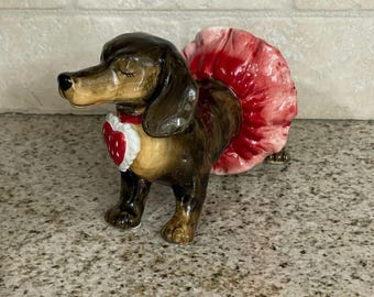 Nueva figura de perro salchicha sin caja con tutú de San Valentín, figura de perro salchicha con cola de resorte, envío gratis
