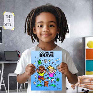 Puede incluir: Una persona joven sosteniendo un libro para colorear azul y blanco con el t&iacute;tulo "Color Me Brave". El libro presenta ilustraciones de dos ni&ntilde;os, un oso de peluche y varios objetos. El libro forma parte de una serie llamada "Life is all about moments with Type 1 Diabetes".