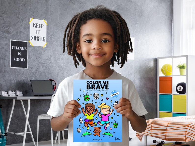 Puede incluir: Una persona joven sosteniendo un libro para colorear azul y blanco con el t&iacute;tulo "Color Me Brave". El libro presenta ilustraciones de dos ni&ntilde;os, un oso de peluche y varios objetos. El libro forma parte de una serie llamada "Life is all about moments with Type 1 Diabetes".
