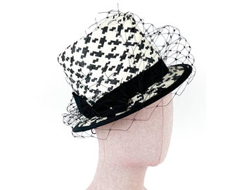 Chapeau de paille noir et blanc pour femme, chapeau fedora style perchoir pour l'été, taille unique, rebords noirs avec résille et cristaux