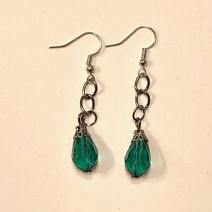 Groene glas-in-lood kralen oorbellen - fairycore donkergroene druppel oorbellen