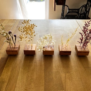 Flower cube with dried flowers | Flower cube | Wooden arrangement | dried flowers | Flowers on wood | Flowergram