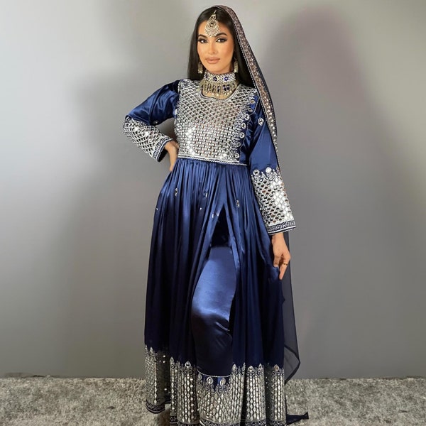 Blau und Silber afghanischen Kleid, afghanischen Frauen Kleid, afghanischen Kleid, Kuchi Kleid Party Wear und Brautmode Spiegel Arbeit Hand verschönert