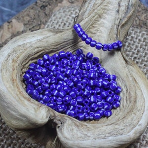 8/0 Blue with White Stripes Preciosa Seed Bead (10g) (B0137), Striped beads, Size 8 seed bead, 8/0 Stripe seed bead, White Blue Stripe beads