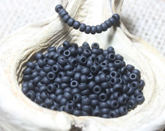 Perline Toho Giapponesi 11/0 (2,2 Mm) - Opaque Jet Black #49 - 10 Grammi Di Qualità Top Per I Tuoi Gioielli!