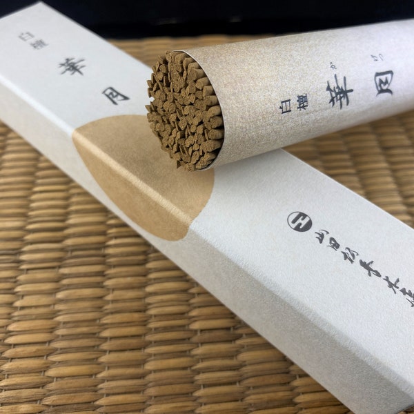 Kagetsu Sandalwood Japanese Incense sticks by Yamadamatsu. Gentle, all-natural home aroma. Expertly blended fragrance, sandalwood and floral
