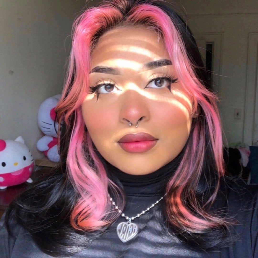Black Wig With PINK Highlight, Short Wavy Wigs,pink Highlight Wig,ombre