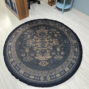 Zwart rond vloerkleed: katoenen kilim in vintage stijl