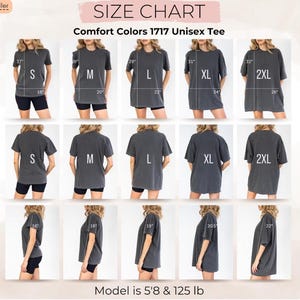 Op de afbeelding: Maattabel voor Comfort Colors 1717 Unisex Tee, met afmetingen voor de maten S, M, L, XL en 2XL. De tabel bevat voor-, achter- en zijaanzichten van de tee. Het model is 173 cm lang en weegt 57 kg.