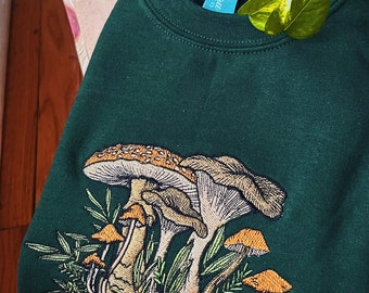 Forest Fungi Embroidered Mushroom Crewneck Sweatshirt – Green Fleece Pullover
