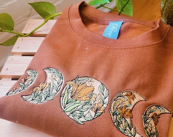 Camel Floral Moon Phase Embroidered Crewneck - Unisex Mushroom Fleece Pullover - Fall Sweater - Gifts for Her/ for Him - Cottagecore - Indie