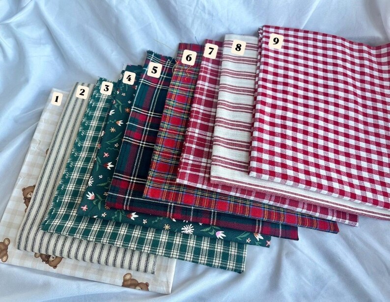 Anpassade julgranskulor med monogramapplikation - Hantverksmässigt tillverkade av återvunnet material bild 7