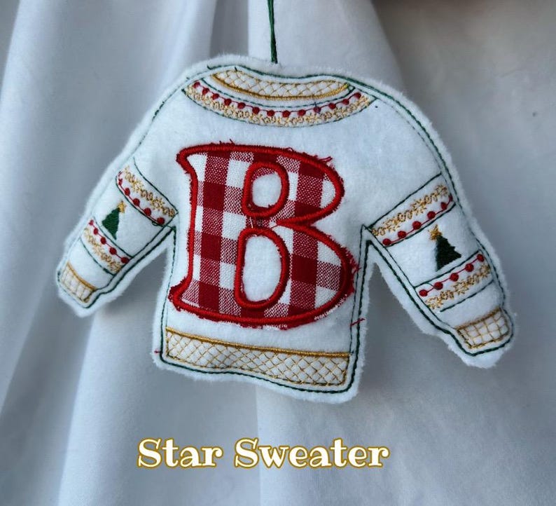 Anpassade julgranskulor med monogramapplikation - Hantverksmässigt tillverkade av återvunnet material bild 12