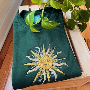 Green Floral Sun Crewneck - Embroidered Fleece Pullover - Custom Crewneck - Embroidered Sweatshirt - Celestial Cottagecore Hippy Boho