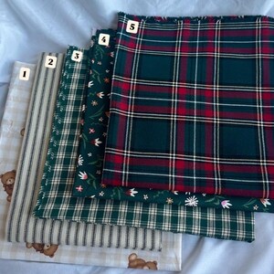 Anpassade julgranskulor med monogramapplikation - Hantverksmässigt tillverkade av återvunnet material bild 8