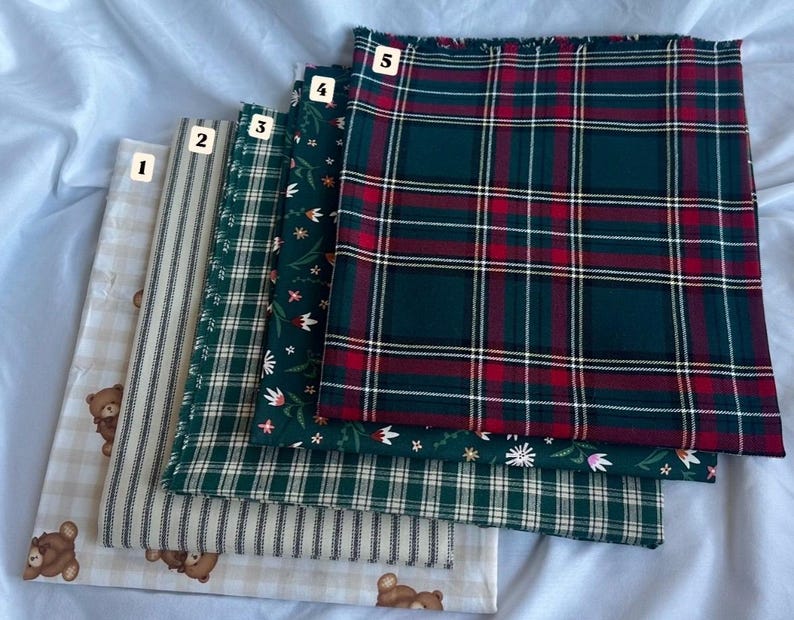Anpassade julgranskulor med monogramapplikation - Hantverksmässigt tillverkade av återvunnet material bild 8