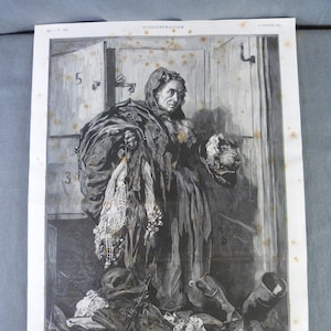 Könnte beinhalten: Eine Schwarzweißillustration einer Frau, die in einem Türrahmen steht und eine große Tasche über der Schulter trägt. Sie hält einen Hut in ihrer rechten Hand und eine Netz-Tasche in ihrer linken Hand. Die Frau trägt ein langes Kleid und einen Schal. Das Bild ist betitelt "Le Carreaux du Temple - Une Crimineuse Devant Son Casier" und wird "Dessin d'après nature, par Mr. Bernard." zugeschrieben.