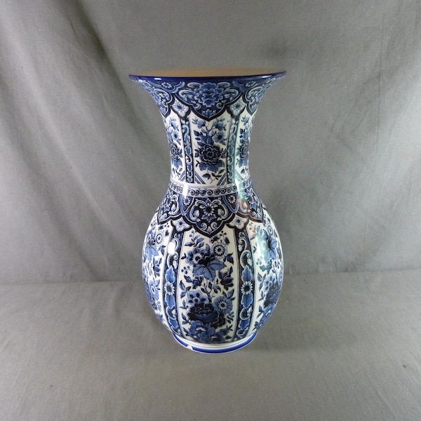 Grand Vase style Delft en porcelaine bleue cobalt et blanche, Delfia Ardalt Italie 31 cm