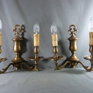 Paar Wandleuchten mit 2 Lichtern modernistischer Stil vergoldete Bronze
