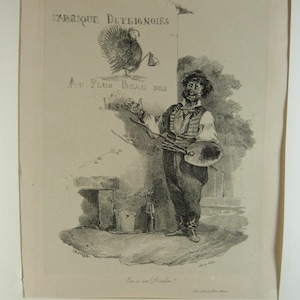 Puede incluir: Una impresión antigua que presenta una caricatura de un hombre sosteniendo una paleta y pinceles, de pie junto a una pared con texto y una ilustración de pavo. La impresión tiene una estética vintage con sombreado detallado.