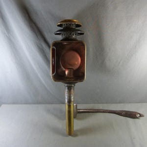 Antique French carriage lantern in brass and tinplate with suspension arm 19th century