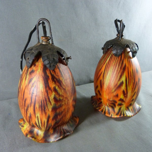 Paire de tulipes en pâte de verre Art Nouveau, suspensions Art Nouveau ca. 1900