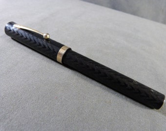 Stylo plume SHEAFFER modèle No Nonsense Old Timer Or 18k décor de chevron