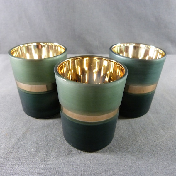 Verres à liqueur de verrerie verte et dorée, Gobelets vintage, Verres à boire vintage