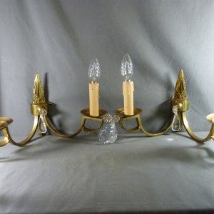 Paar 2-flammige Wandleuchter mit Art-Déco-Quaste aus vergoldeter Bronze