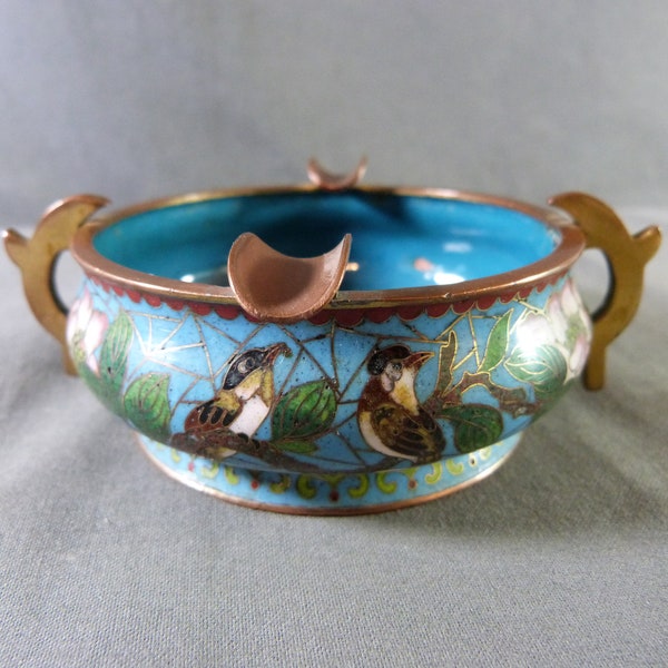 Chinese cloisonné enamel ashtray with bird and flower motif, 19th century