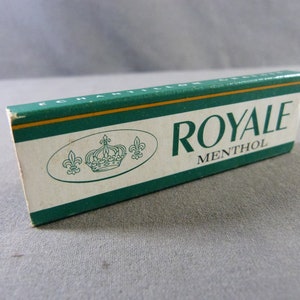 Collectie Kartonnen doos met 3 ROYALE MENTHOL-sigaretten