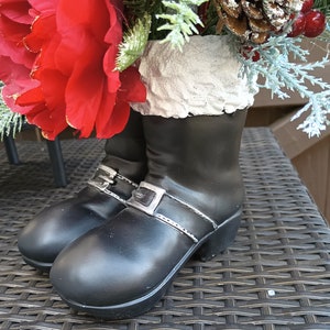 Santa Boots Christmas Floral Arrangement, Holiday Entryway Centerpiece ...